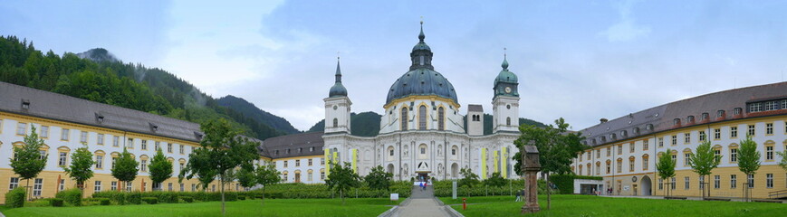 Fototapeta na wymiar Panoramaaufnahme des Klosters Ettal