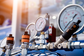 Monometers of different sizes on a light background