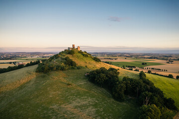 Der Desenberg bei Sonnenaufgang, Luftaufnahme, Warbung, Höxter, Deutschland