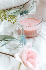 the candle smells of peony