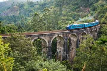 Fotobehang Train op de Nine Arch Bridge. Ella, Sri Lanka. © Extraded