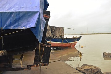 Fototapeta na wymiar indian fishing boats harbor in mumbai ,india