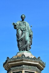 Obraz premium Beautiful view of Kaiser Franz I Monument in the courtyard of Hofburg Imperial palace, Vienna, Austria.