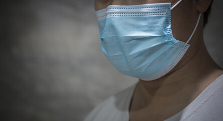 Everyone must wear a respirator before leaving the house to protect against Covid-19's virus and germs.