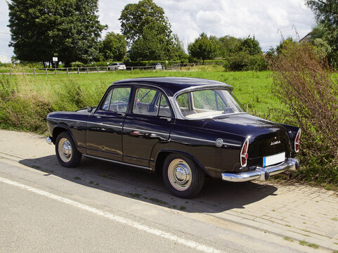 Simca Aronde in schwarz