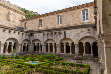 Obraz premium Cloister of the Abbey of Senanques near Gordes in Luberon, Provence, south of France