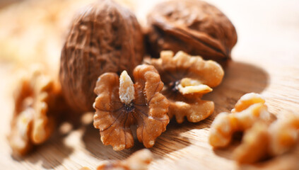 Composition with walnuts, shellless and in the shells