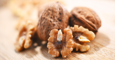 Composition with walnuts, shellless and in the shells