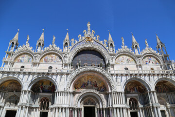 Fototapeta na wymiar View of the Cathedral of San Marco in Venice