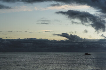 Obraz na płótnie Canvas boat on the sea 