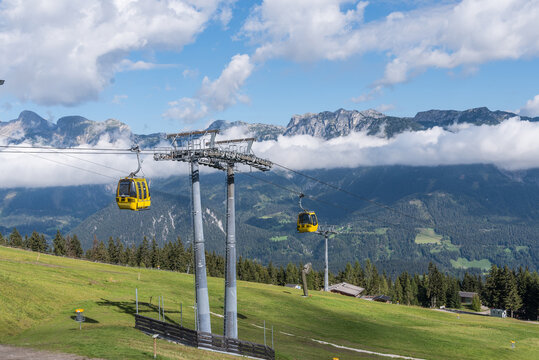 Seilbahn mit Gondel - Bergpanorama
