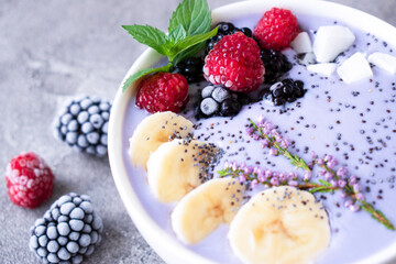  yogurt with granola, banana and berries