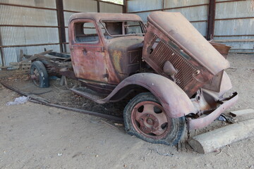 Obraz premium Abandoned Old Truck with Severe Rust and other Signs of Age