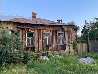 old house fixer upper in kharkiv, Ukraine before war