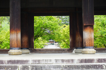 Fototapeta na wymiar 京都 新緑の季節の南禅寺