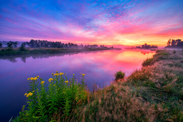 Fototapeta na wymiar Beautiful colorful morning over the river banks