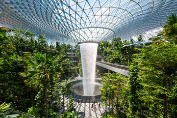 Singapore Changi airport waterfall attraction - obrazy, fototapety, plakaty