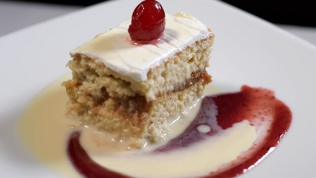 Bien Me Sabe (Venezuela Coconut Cream Cake)