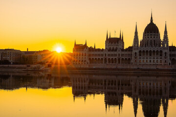 Naklejka premium Budapest city skyline, cityscape of Hungary at sunrise