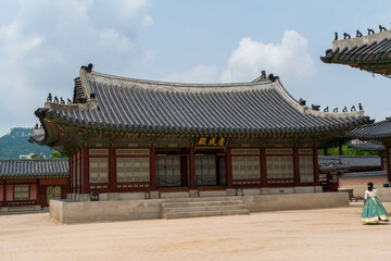 Fototapeta premium 韓国のソウルの観光名所を旅行している風景 A scene from a trip to a tourist attraction in Seoul, South Korea.