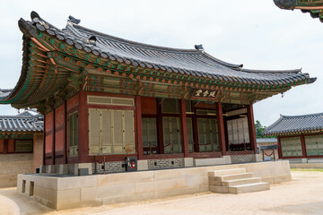 Fototapeta premium 韓国のソウルの観光名所を旅行している風景 A scene from a trip to a tourist attraction in Seoul, South Korea.