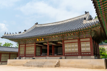 Naklejka premium 韓国のソウルの観光名所を旅行している風景 A scene from a trip to a tourist attraction in Seoul, South Korea.