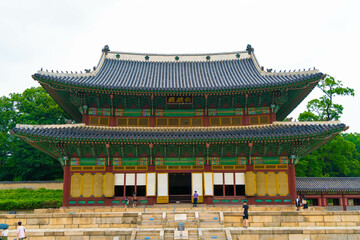 Fototapeta premium 韓国のソウルの観光名所を旅行している風景 A scene from a trip to a tourist attraction in Seoul, South Korea.