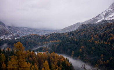 it snows on the mountains at the end of autumn
