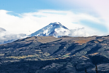 Fototapeta na wymiar Cotopaxi volcano (5.985 m), Quito