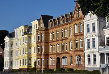Fototapeta na wymiar Hausfassaden am Hafen von Flensburg