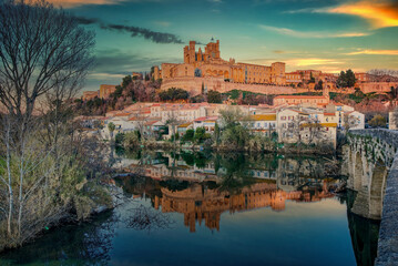 Fototapeta na wymiar The River Orb at Beziers, overlooked by the St. Nazaire Cathedral, seen at dusk