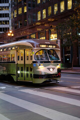 Fototapeta premium Tranvía al atardecer en San Francisco