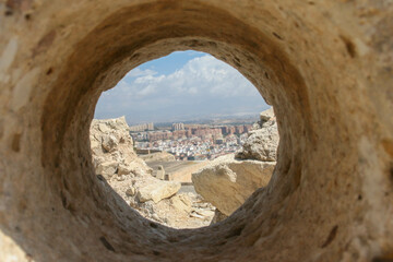 Restos arqueológicos en el castillo de Santa Bárbara, Alicante, España