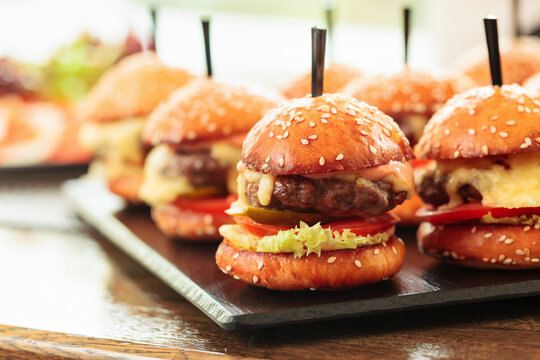  Burgers on wooden table in restaurant.