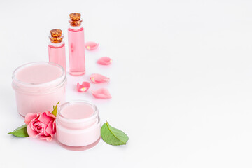 Obraz na płótnie Canvas Essential rose aroma oil with cosmetic products for skin care