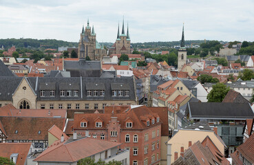 Fototapeta na wymiar Blick vom Turm der Ägidienkirche auf Erfurt