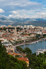 Fototapeta na wymiar クロアチア　スプリットのマリヤンの丘から眺める旧市街とアドリア海