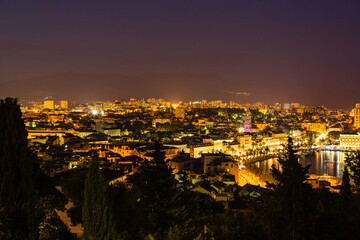 Fototapeta premium クロアチア スプリットのマリヤンの丘から見える夜景