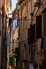 Fototapeta na wymiar クロアチア　ロヴィニの旧市街の路地裏風景