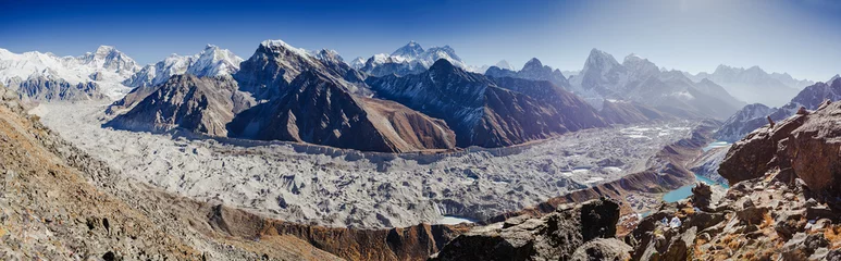 Foto op Aluminium Panorama witn Himalaya gebergte. Mount Everest (8.848 m) en de gletsjer vanaf de top van Gokio Ri, Himalaya, Nepal. © olyphotostories