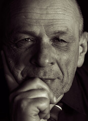 Obraz premium Confident senior man thinking about something. Isolated black background with copy space. Black and White