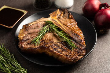 T-Bone Steak mit Rosmarin