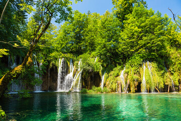 クロアチア　プリトヴィツェ湖群国立公園の滝