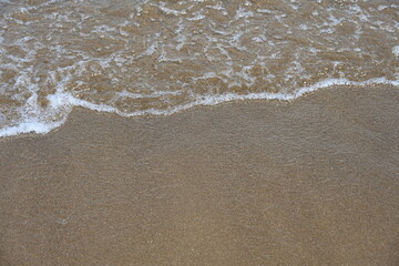 砂浜にとどく波