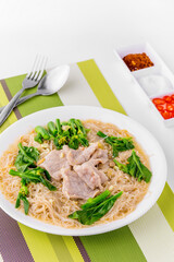 Rice noodles with pork in thick gravy
