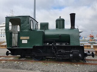 Fototapeta na wymiar Historic locomotive in Reykjavik, Iceland Historische Lokomotive in Reykjavik, Island