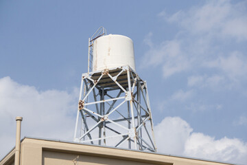 屋上　貯水タンク