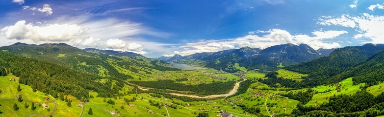 Fototapeta na wymiar Ein Blick auf den Sarnersee in Obwalden, Schweiz (Luftaufnahme im August 2021)
