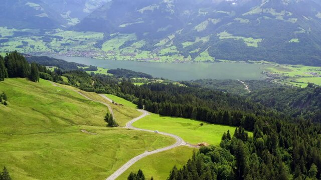 Der Sarnersee aus der Luft betrachtet, Schweiz im August 2021