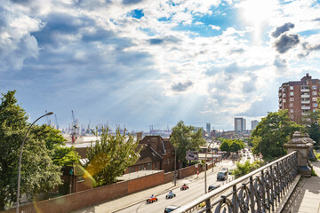 Obraz premium Sonniger Tag in Hamburg am Hafen